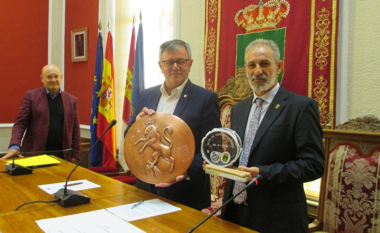Firmado el acuerdo de hermanamiento entre  Hellín y la ciudad italiana de Rivello