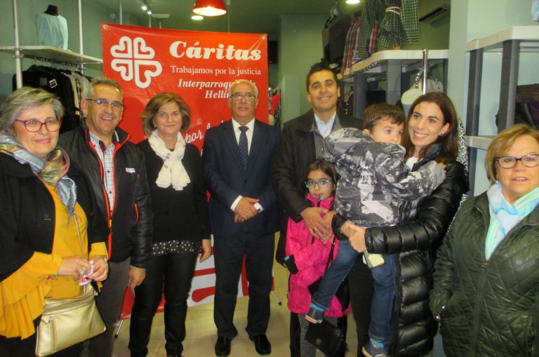Entrega de los premios extraordinarios de la Tómbola Solidaria de Cáritas
