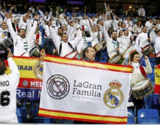 La Peña Madridista La Gran Familia dio la nota de color y sonido en el Bernabéu