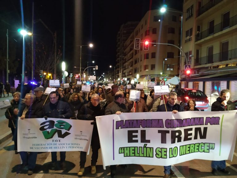 Nueva concentración de la Plataforma Ciudadana por el tren para Hellín y su Comarca