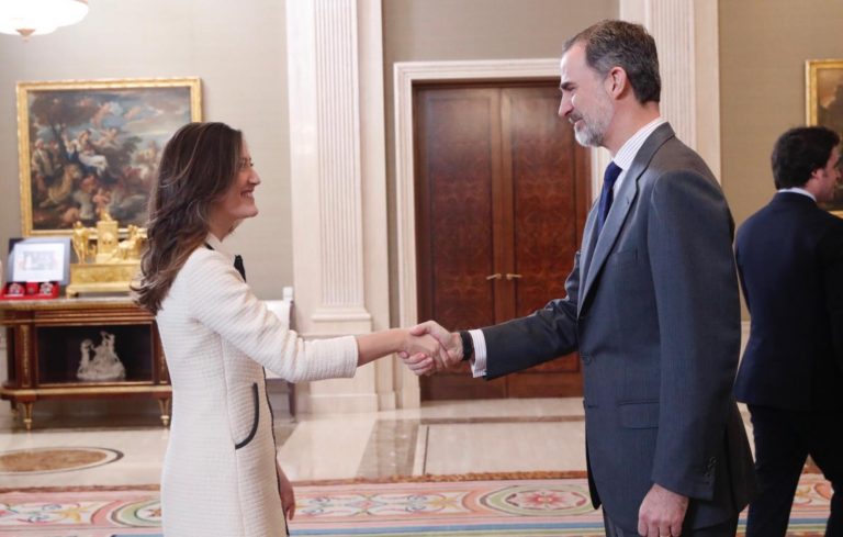 La notaria de Hellín, Ana V. Botía, recibida por el Rey Felipe VI