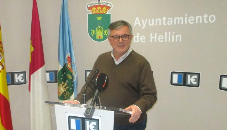 Ramón García demandado por autorizar el precinto del mercadillo que se iba a instalar en el Polígono San Rafael