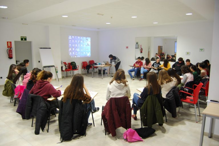 Oferta de la FAVE para un curso de formación de Monitores de Actividades