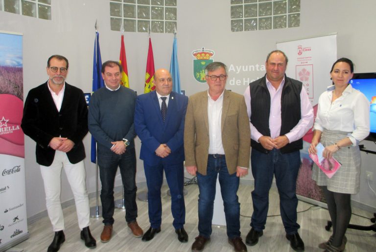 EL Ayuntamiento de Cieza llega a Hellín para hacer publicidad de su “Floración”