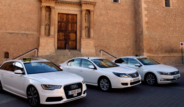 IU pide que se adapte las ordenanzas reguladoras sobre el servicio de taxis
