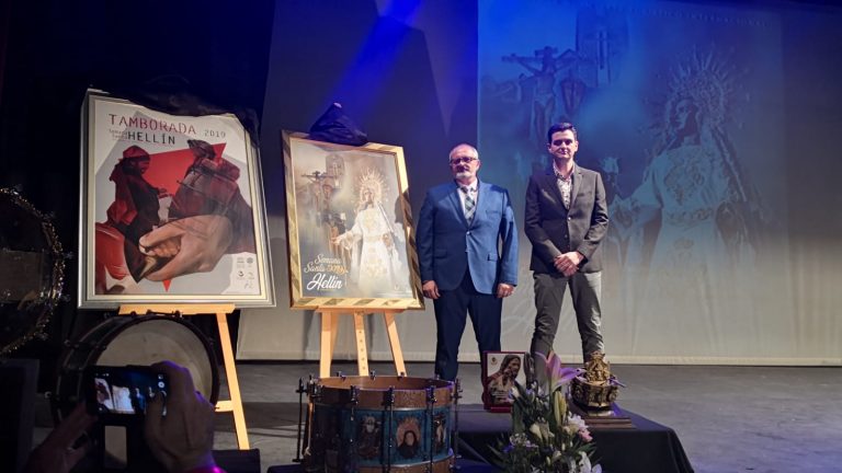 Presentación de las revistas y carteles de la Semana Santa y la Tamborada