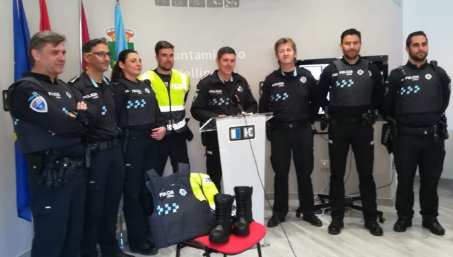 La Policía Local presenta su nueva equipamiento de acuerdo con la situación de alarma que vive el país