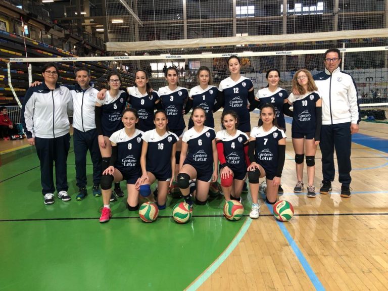 El CV Ciudad de Hellín infantil femenino campeón regional