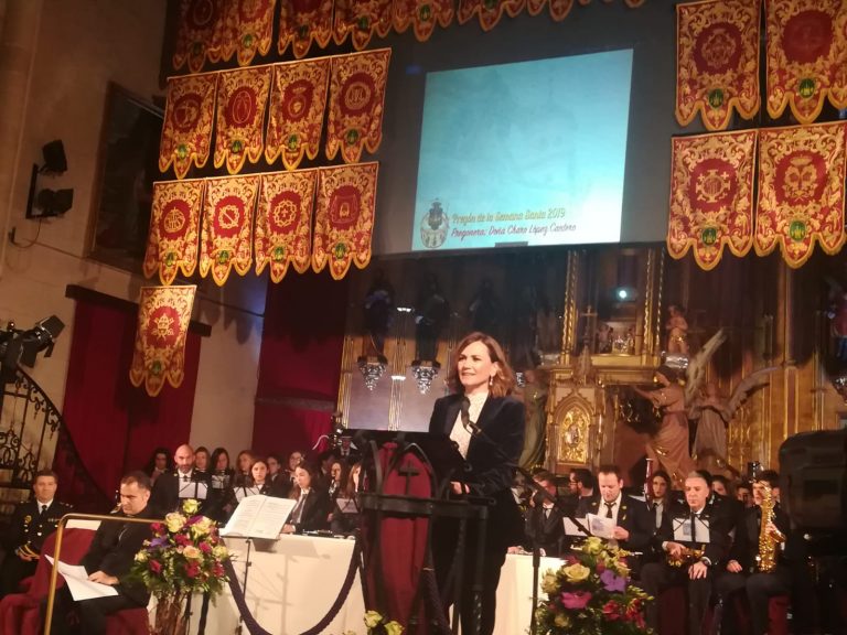 Charo López ofreció un magnífico pregón de Semana Santa pleno de  poesía y musicalidad