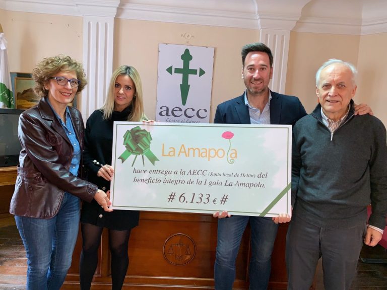 Amapola entrega 6.133 euros a la Asociación Española Contra el Cáncer