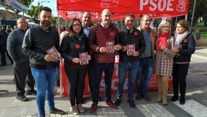 PSOE, Partido Popular y Ciudadanos, presentaron en el mercadillo sus programas para las elecciones del próximo domingo
