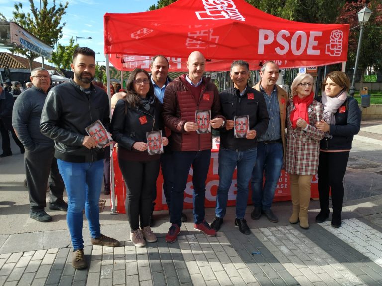 PSOE, Partido Popular y Ciudadanos, presentaron en el mercadillo sus programas para las elecciones del próximo domingo
