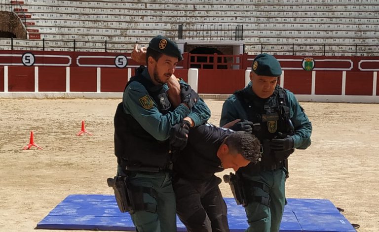 Más de 1.200 niños presenciaron la exhibición de las distintas secciones de la Guardia Civil