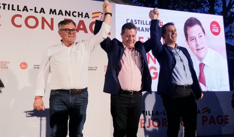 García Page llegó a Hellín con una hora de retraso, pero aún tuvo tiempo de pasar lista