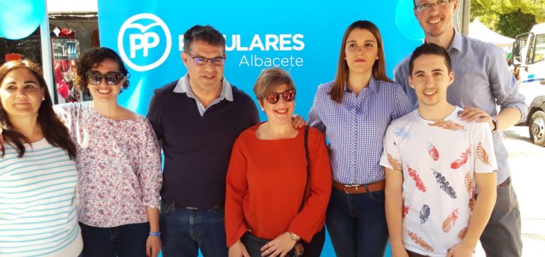 Los partidos y asociaciones políticas, de nuevo en el mercadillo semanal, en pos del voto