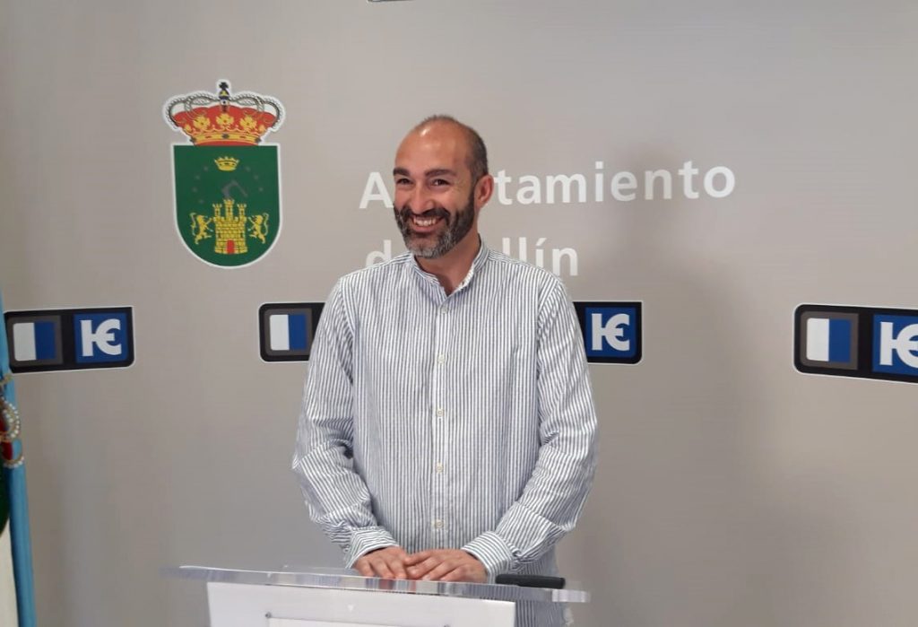 El alcalde del municipio, acompañado por el delegado del Gobierno en Castilla-La Mancha, han recibido este compromiso en sendas reuniones con representantes de ADIF y RENFE