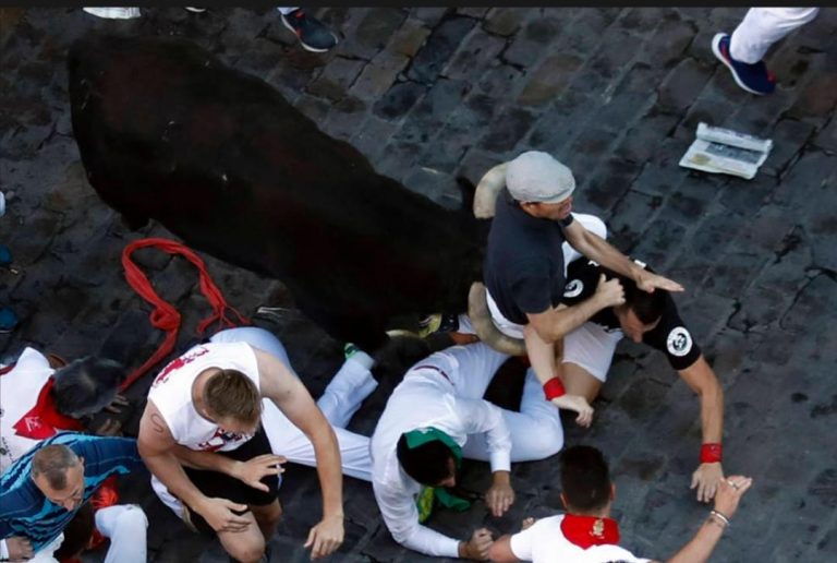 David Úbeda, el veterano corredor hellinero de los encierros de San Fermín, trasladado al hospital
