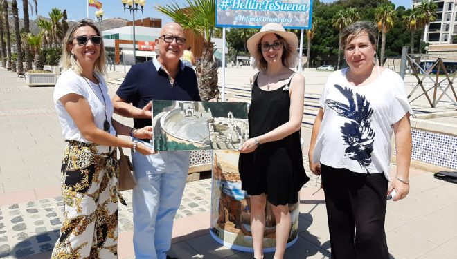 La concejala de Turismo, María Jesús López, inicia  la campaña #HellínTeSuena, en Benidorm y Cartagena