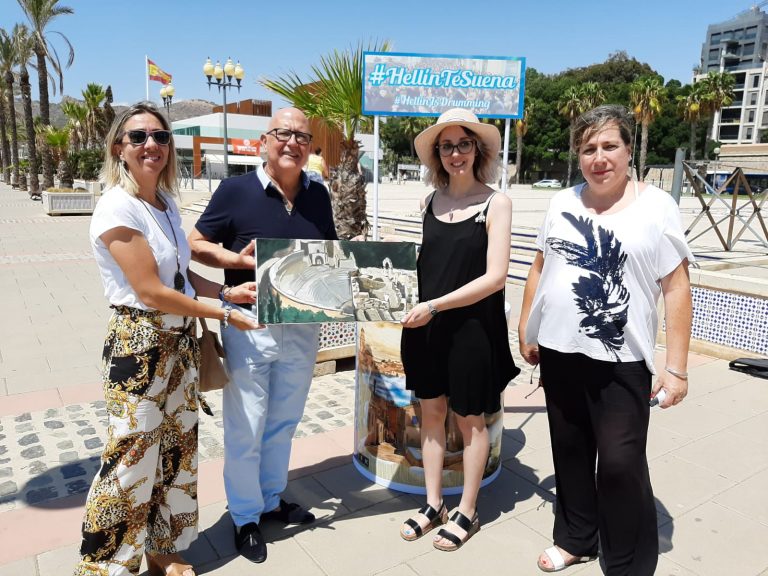 La concejala de Turismo, María Jesús López, inicia  la campaña #HellínTeSuena, en Benidorm y Cartagena