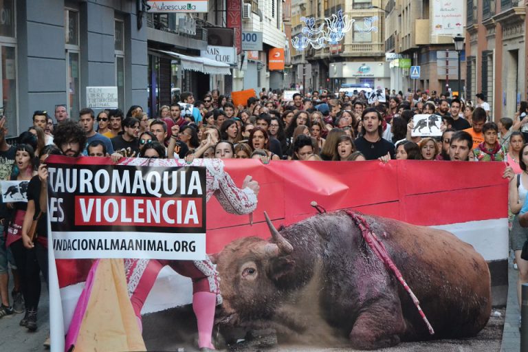 Hellín contra el maltrato animal