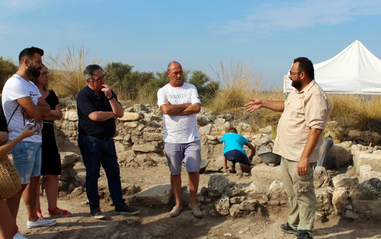 Ramón García visita las nuevas excavaciones del Tolmo de Minateda