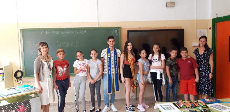 Visita de los Hellineros de Honor, Blanca Banegas y José A. Yuste, al Colegio “Entre Culturas”