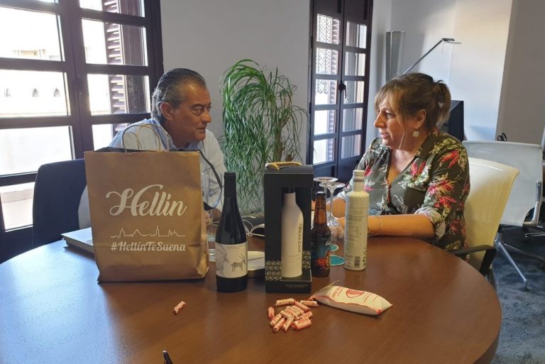 María Jesús López finaliza en Alicante la primera fase de su campaña #HellínTeSuena