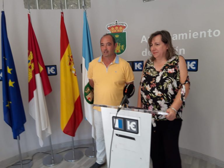 Dos concejales en busca de un logotipo