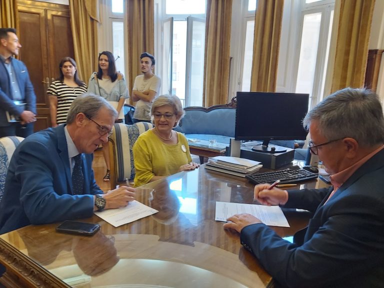 El Ayuntamiento firma un acuerdo de colaboración con ASPRONA que recibirá  4.000 euros anuales a partir del 2020