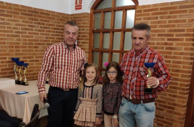 Distinción del Club de Atletismo Hellín a Francisco Cabrera