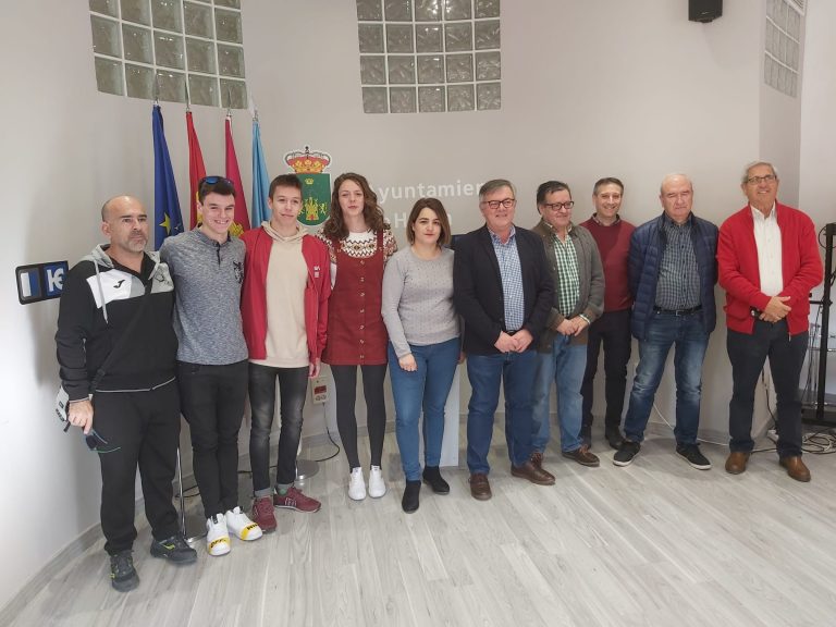 Entregadas las ayudas económicas del Ayuntamiento a deportistas y clubes deportivos