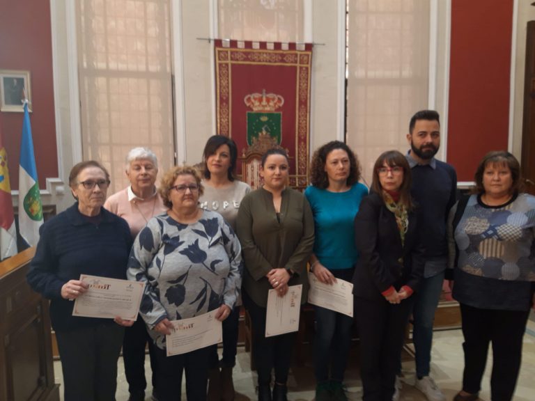 Entrega de diplomas del curso de formación de cuidadores para personas dependientes APOYANDO-T