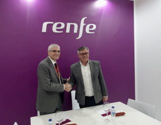 Hellín firma en Fitur un convenio con RENFE para potenciarse como destino turístico