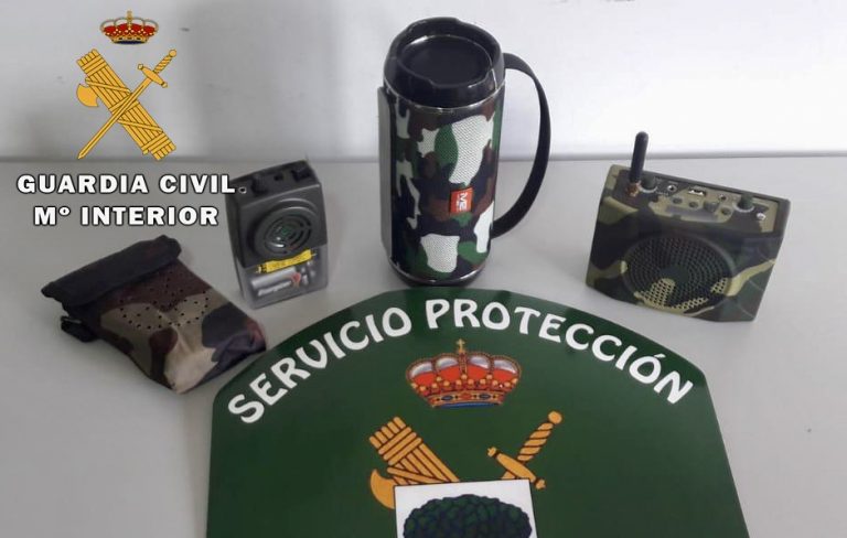 Denunciados dos cazadores por utilizar reclamos electrónicos
