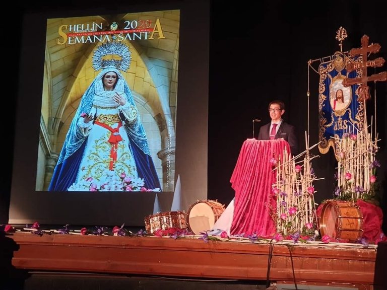Presentación de las revistas y carteles de la Semana Santa y la Tamborada