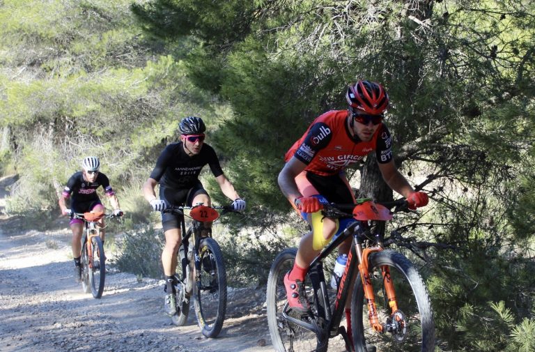 Los líderes del Circuito BTT vencen en Tobarra