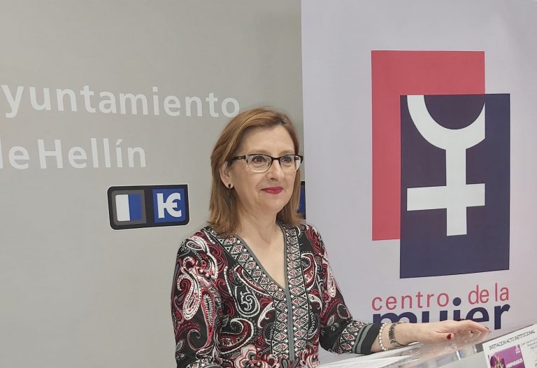 Exposición de pintura, sesión cinematográfica y ruta turística para conmemorar el Día Internacional  de la Mujer