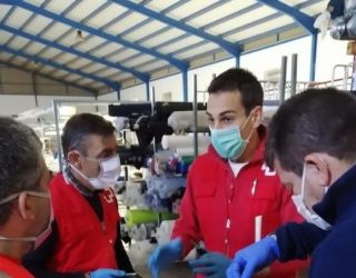 Cruz Roja pone en marcha un operativo para confeccionar mascarillas y batas de protección