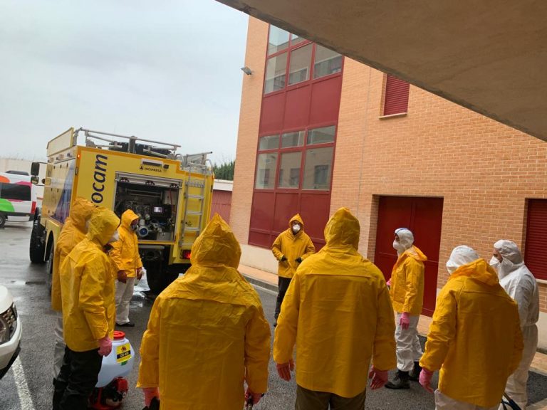 Inicio de lo trabajos de limpieza de la Residencia de Las Hazas
