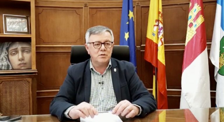 Bando del alcalde de Hellín, Ramón García, con el fin de tomar medidas en los centros de trabajo y servicios públicos municipales