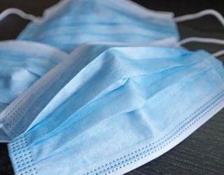El precio máximo de venta al público de las mascarillas quirúrgicas será de 0.96€