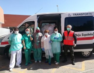 360 batas y 1.500 mascarillas entregadas por la Plataforma «Hellín Contra el COVID 19» al Hospital