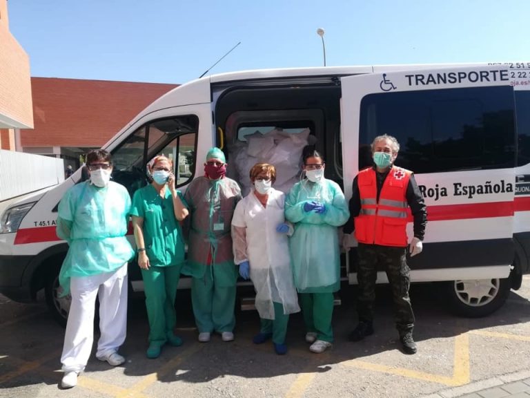 360 batas y 1.500 mascarillas entregadas por la Plataforma “Hellín Contra el COVID 19” al Hospital