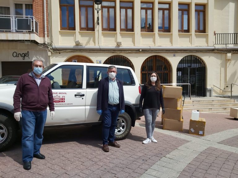 Llegada de 14.000 mascarillas y varios litros de hidrogel