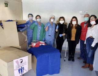 AMEDHE dona 300 batas al Hospital de Hellín