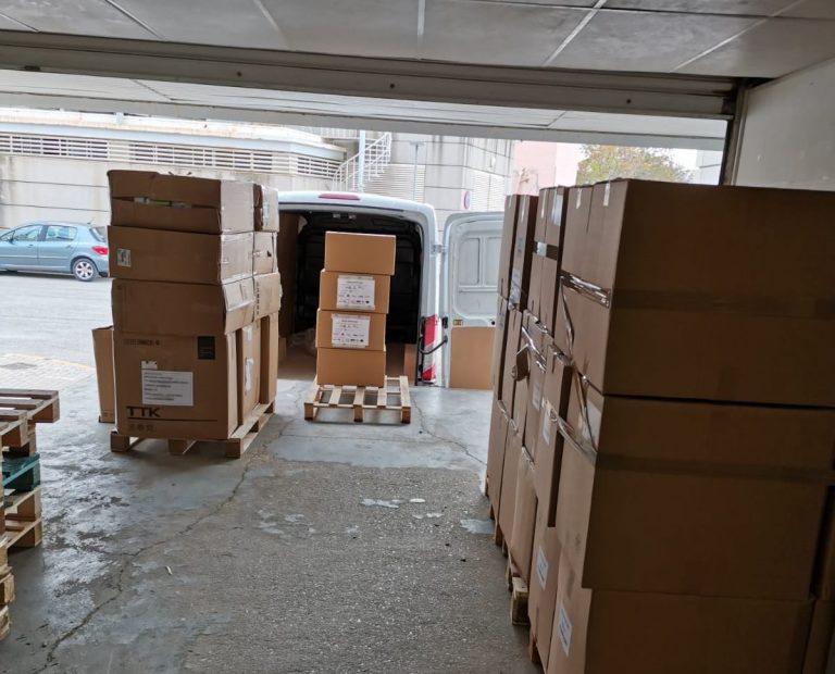 Llegan al Área de Atención Integrada de Hellín un nuevo envío de material sanitario