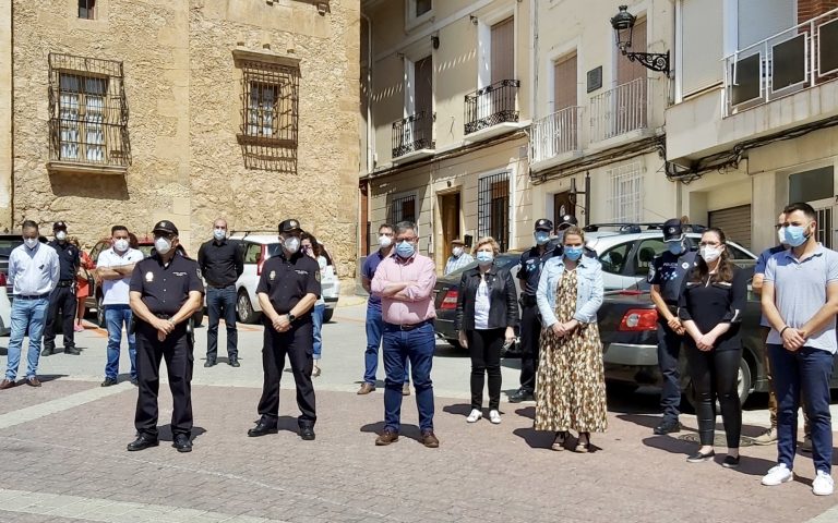 Minuto de silencio en recuerdo de los fallecidos por covid-19