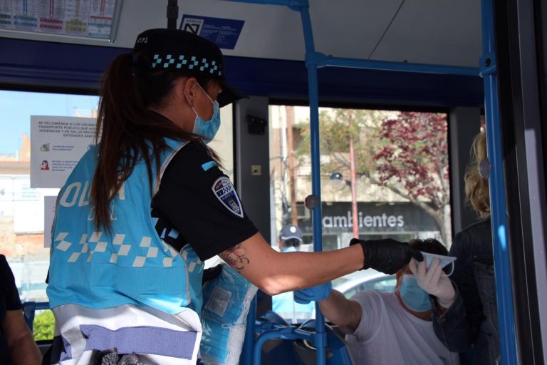 La Subdelegación del Gobierno comienza una nueva distribución de 120.000 mascarillas en Hellín, Albacete, Almansa y Villarrobledo