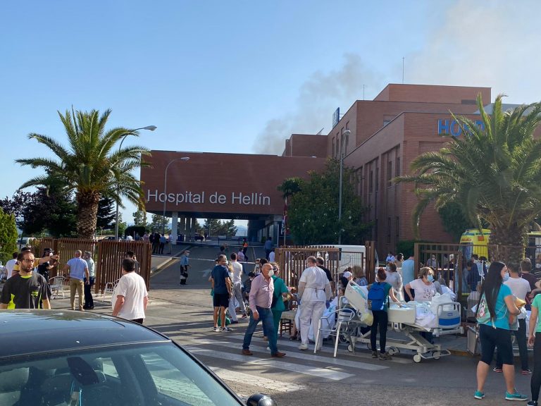 Un incendio en el Hospital de Hellín obliga a evacuar a todos los pacientes