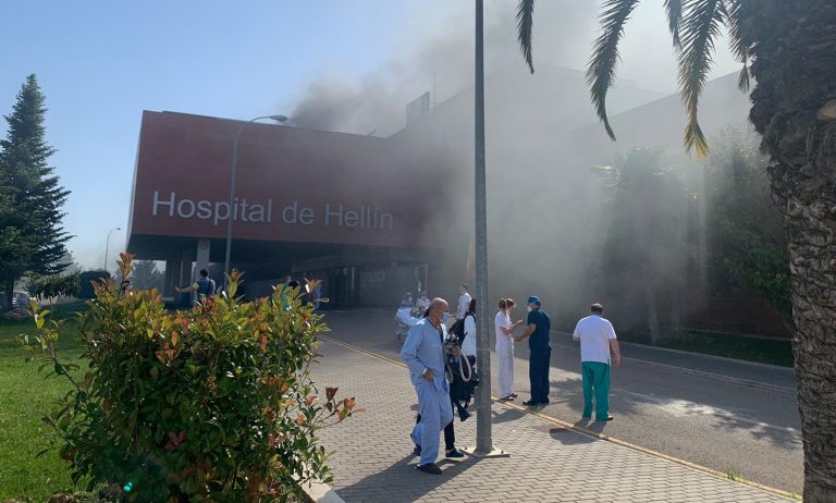 Extinguido el incendio del Hospital de Hellín
